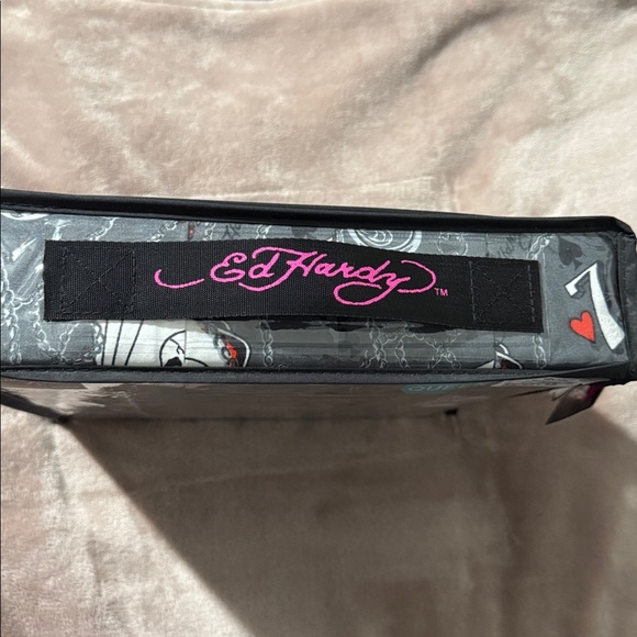 Ed Hardy 6-Piece Queen Sheet Set w/ a grey background of chains & other tattoos - Picture 3 of 10